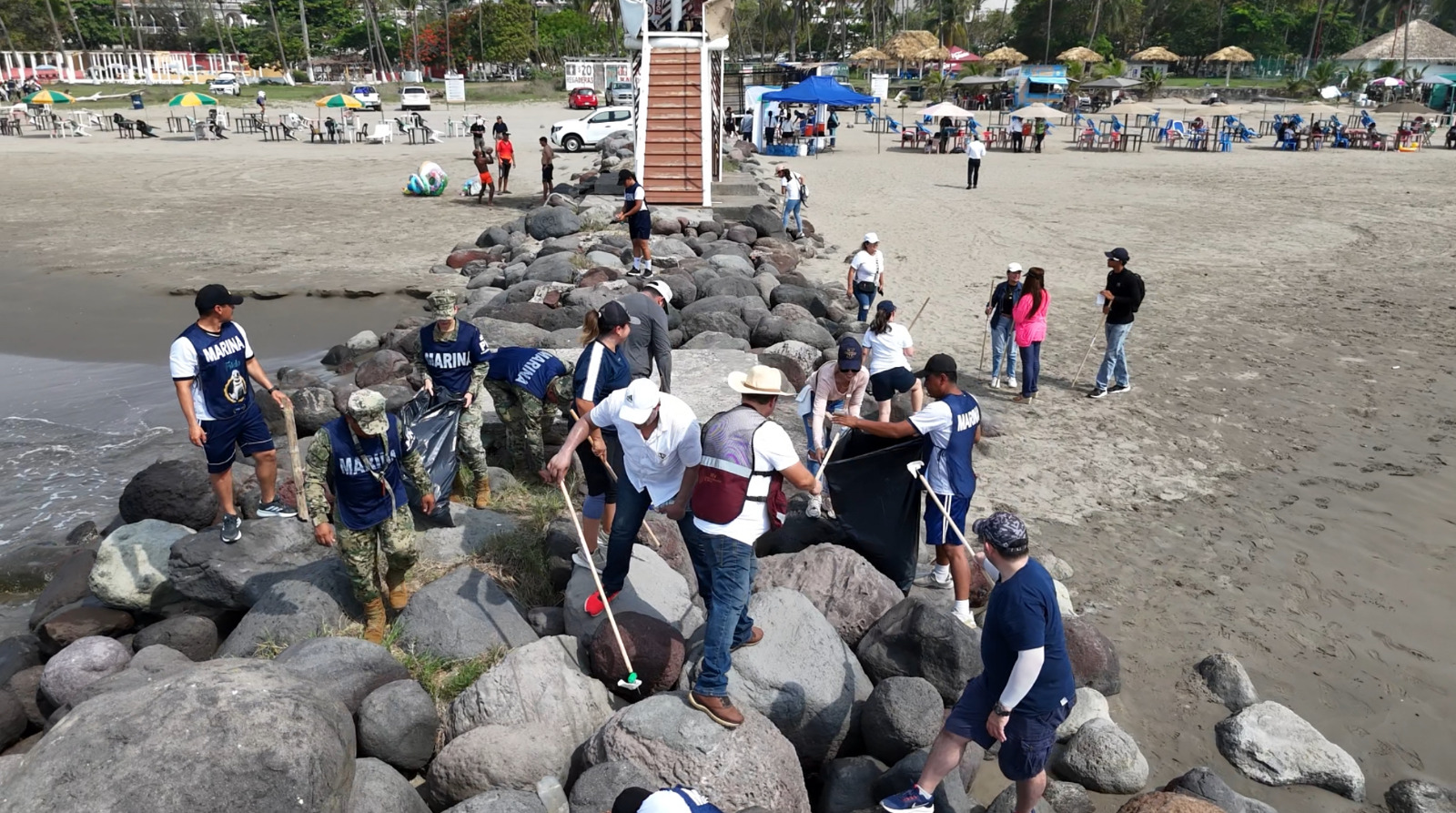 Retiran 231 kilos de desechos sólidos de la “Playa Mocambo” de Boca del Río
