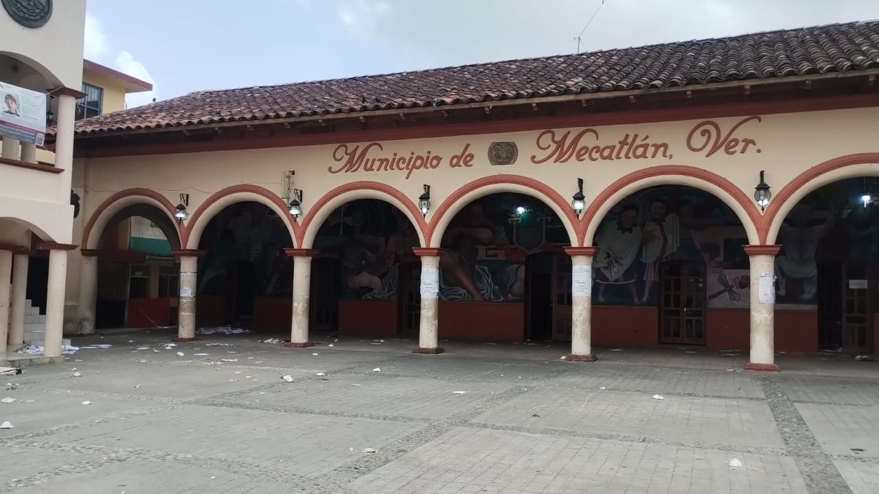 A 10 días de disturbios, Ayuntamiento de Mecatlán continúa sin restablecer servicios municipales