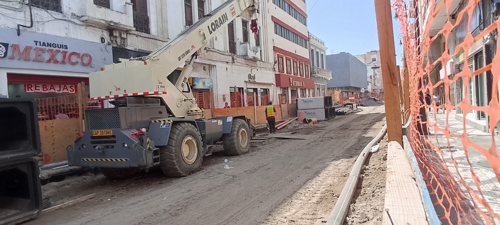 Piden acelerar obra en el Centro Histórico de Veracruz por la caída en las ventas