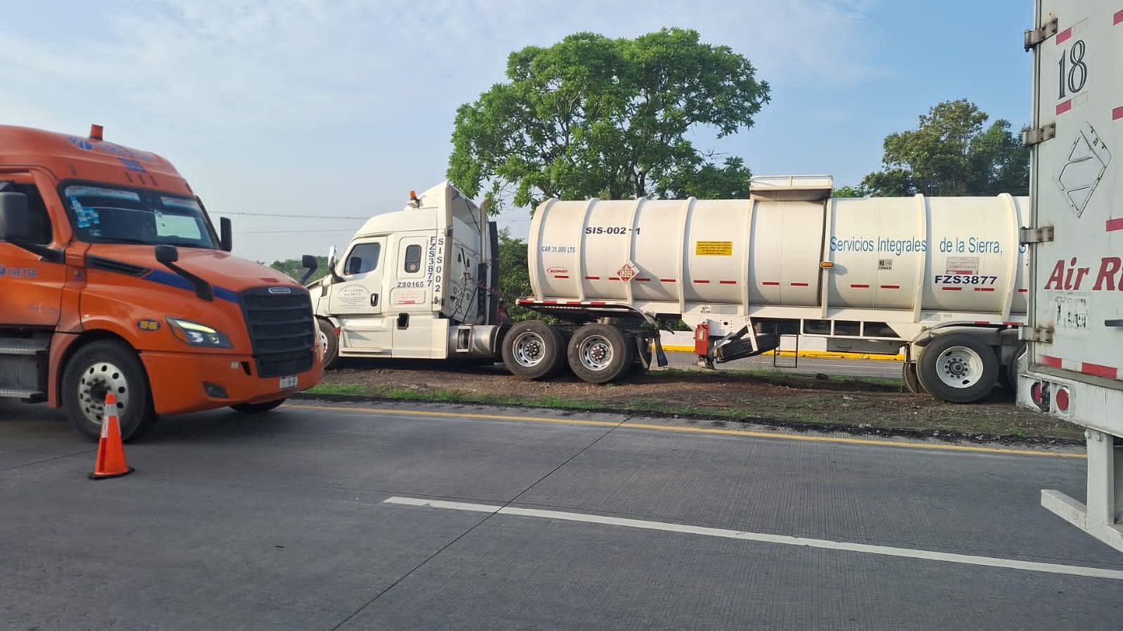 Doble accidente genera caos en la autopista Córdoba-Veracruz