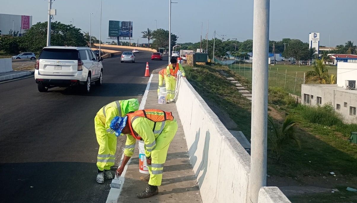 Inicia programa de mantenimiento de 375 puentes carreteros en Veracruz