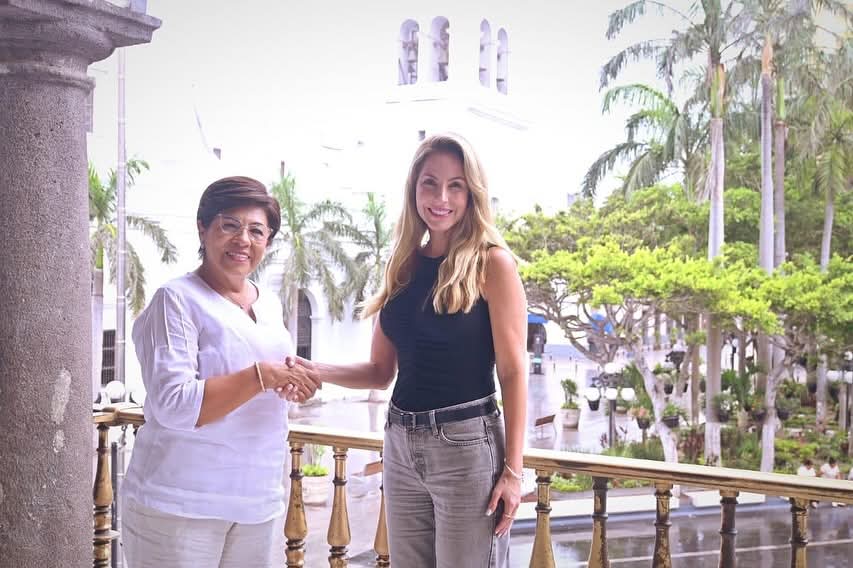 Se reúnen Paty Lobeira y Rosa Espejo para dialogar sobre el proceso de entrega-recepción en el ayuntamiento de Veracruz