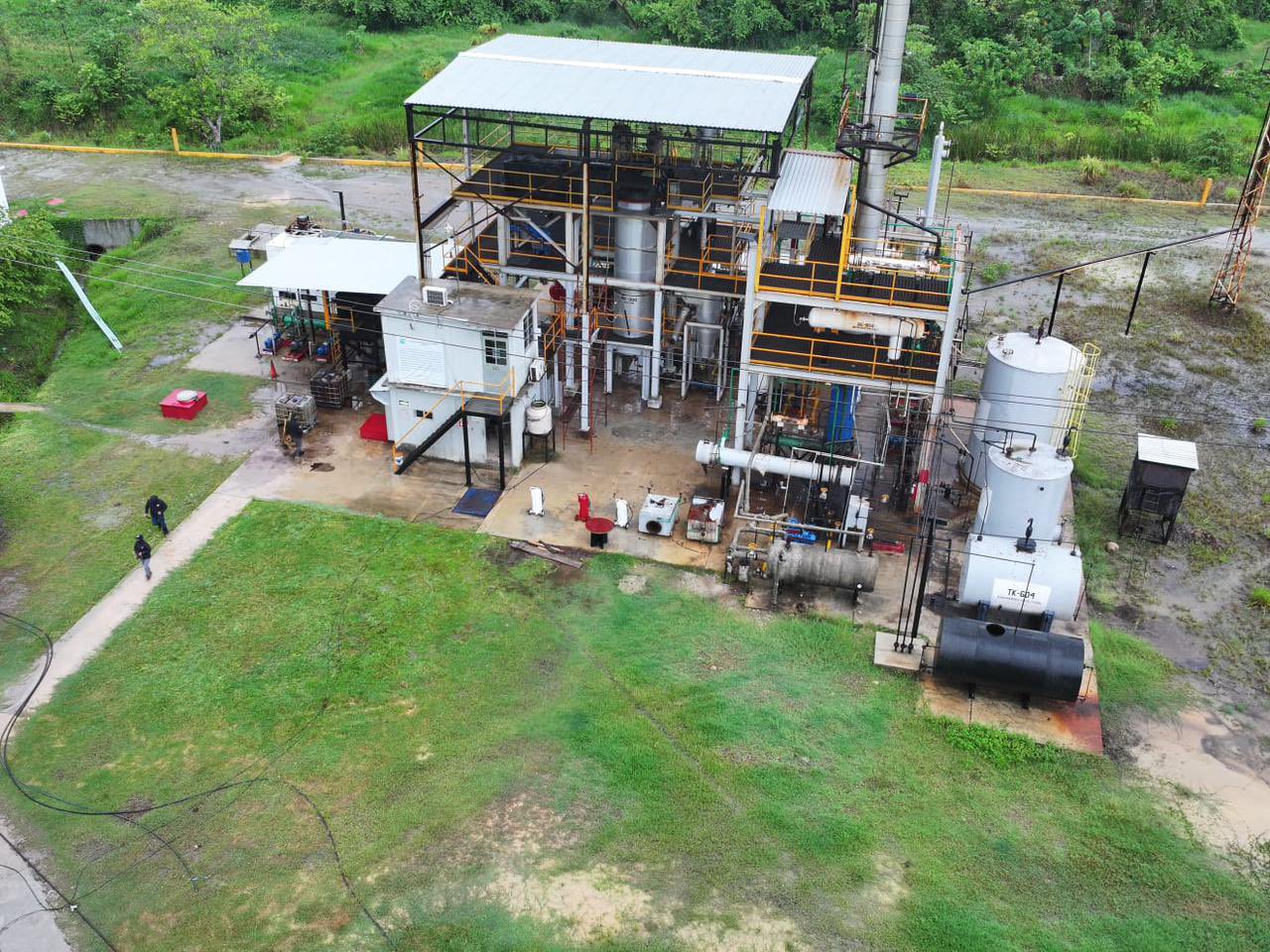 Fuerzas federales desmantelan campo para producir diésel artesanal en Coatzacoalcos
