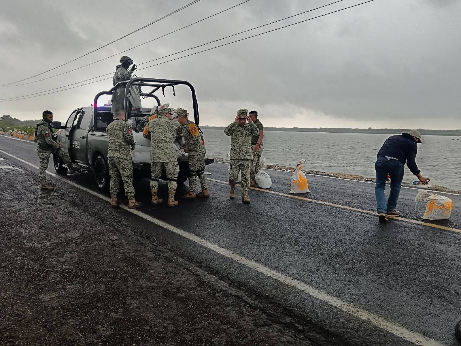Advierten sobre riesgo por hundimiento en la carretera Tlacotalpan-Alvarado