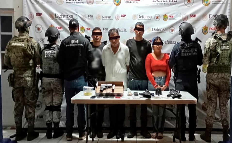 Detienen a cuatro sujetos en Jáltipan; les aseguran armas, cargadores, cartuchos, droga y vehículos