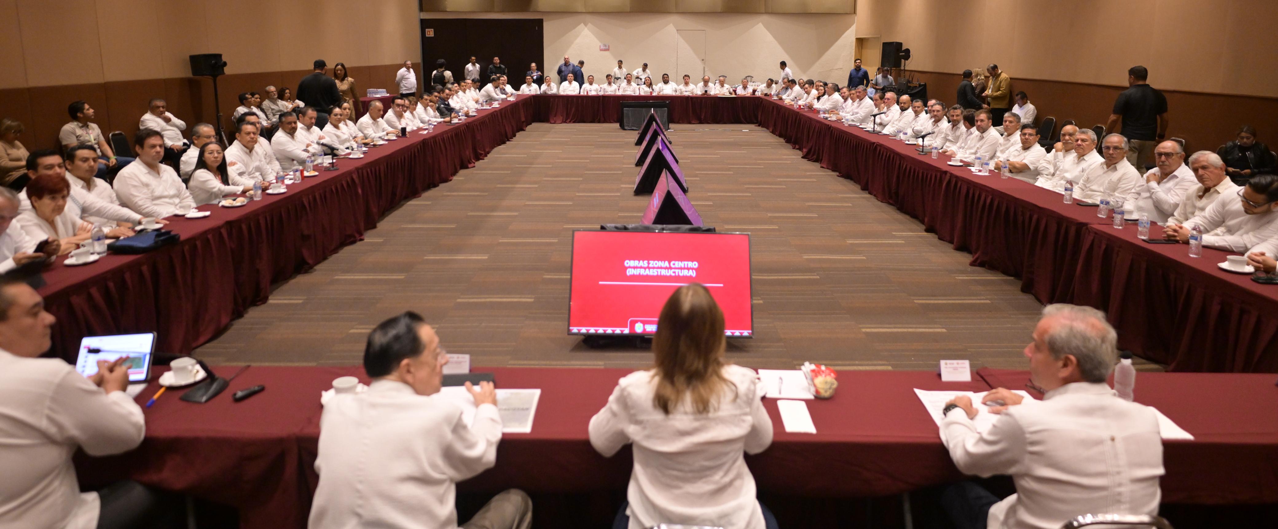 «Ni un peso a nadie, cada obra será supervisada»: gobernadora a constructores de CMIC