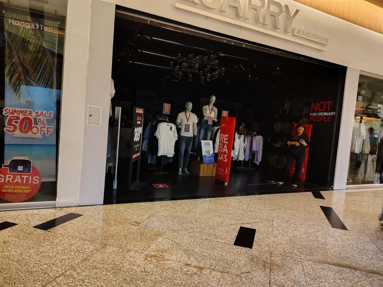 Apagón en Plaza Valle de Orizaba obliga a comercios a cerrar sus puertas