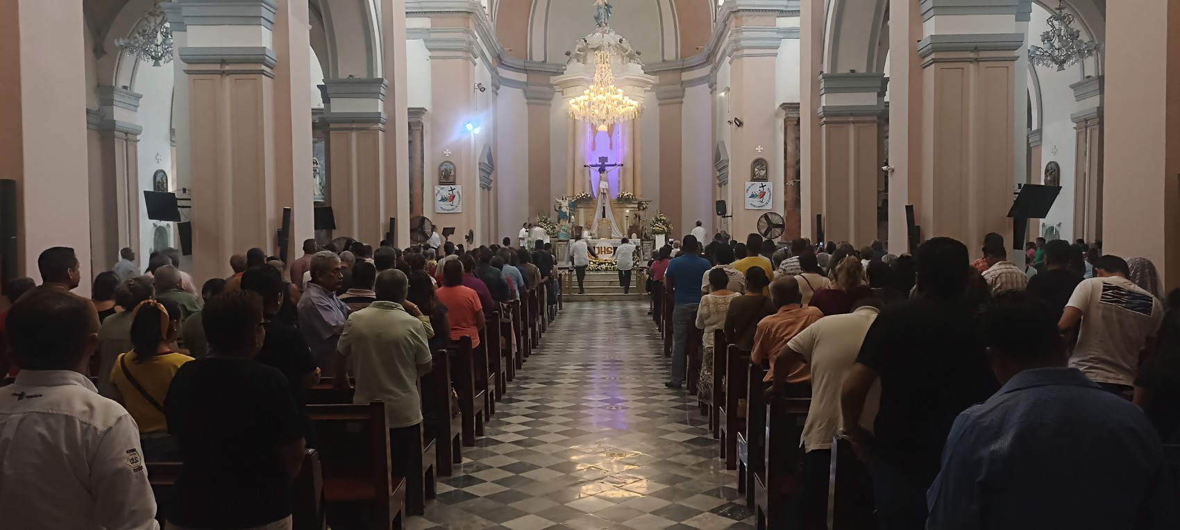 Ora la Diócesis de Veracruz por la paz en Medio Oriente