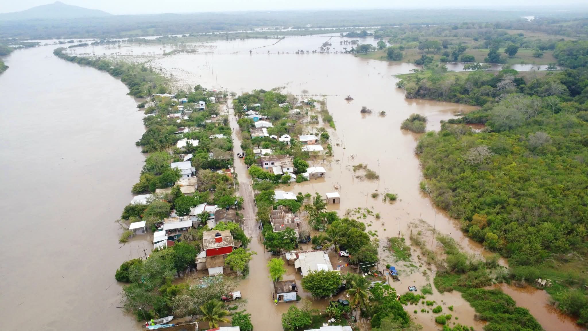 Instalan puente aéreo en Ozuluama para brindar apoyo a poblaciones incomunicadas