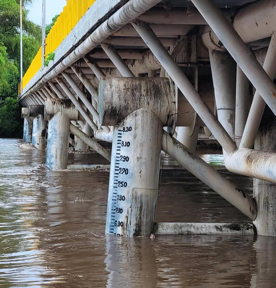 Registra un aumento crítico el nivel del río Cotaxtla; piden a la población mantenerse alerta