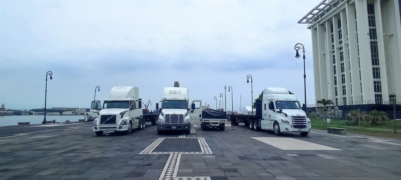 Comienza la instalación del escenario para los conciertos masivos del Carnaval de Veracruz 2025