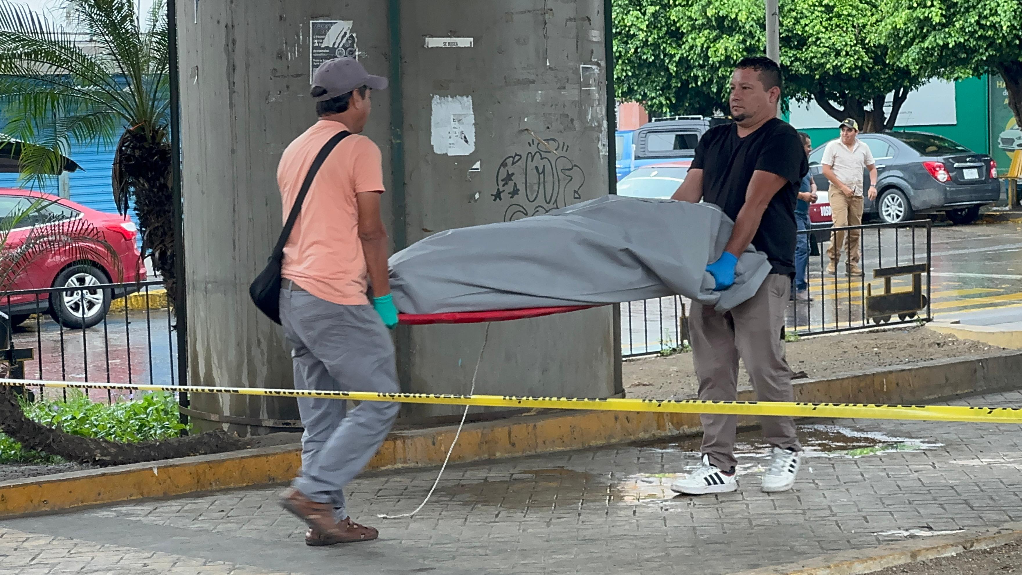 Hombre muere en una banca del bulevar Ruiz Cortines de Poza Rica