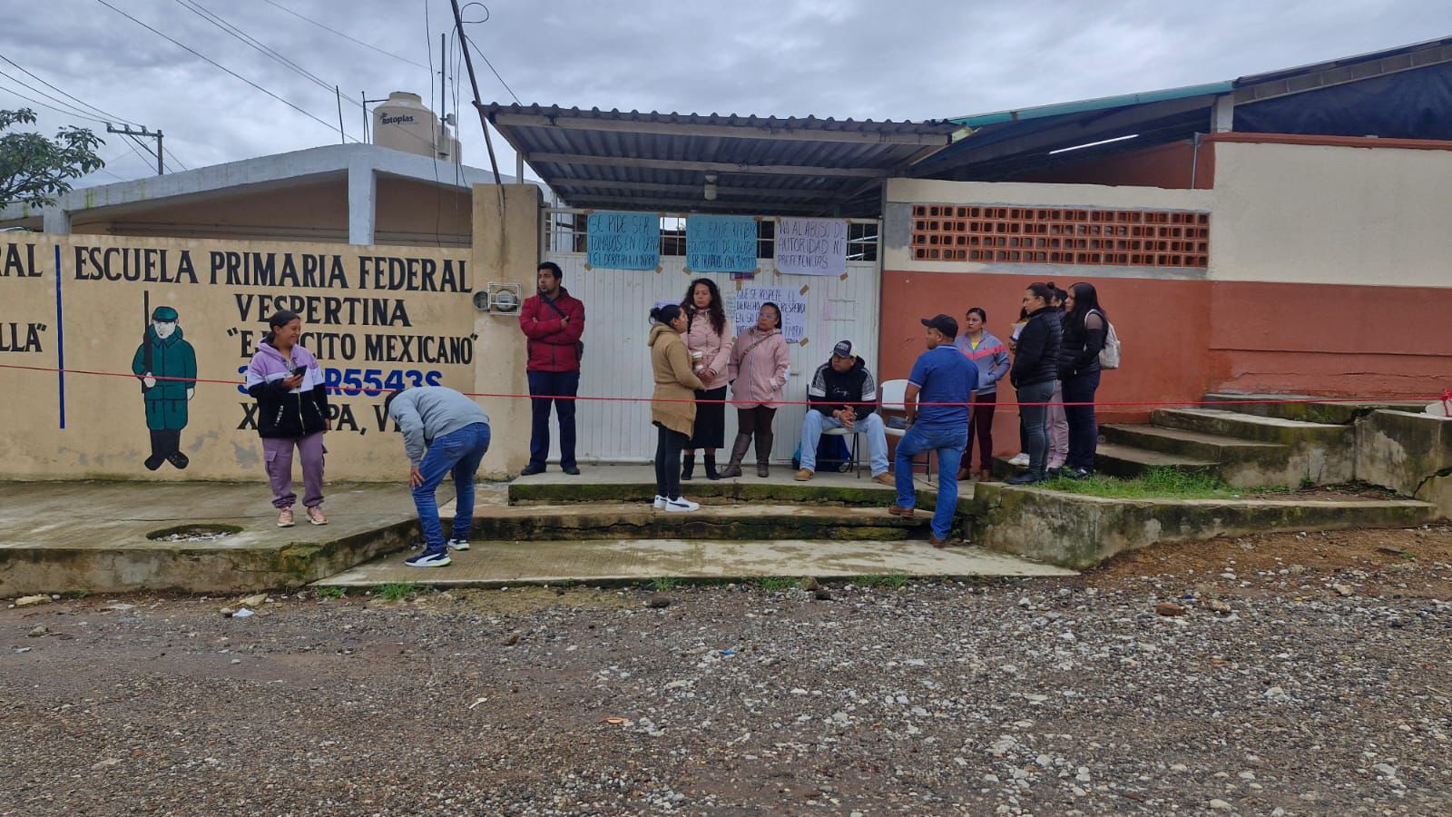 Exigen destitución de maestra y directora de escuela primaria en Xalapa por supuestas irregularidades