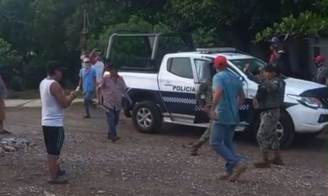 Pobladores de Omealca agreden a efectivos de la Secretaría de Marina para evitar una detención