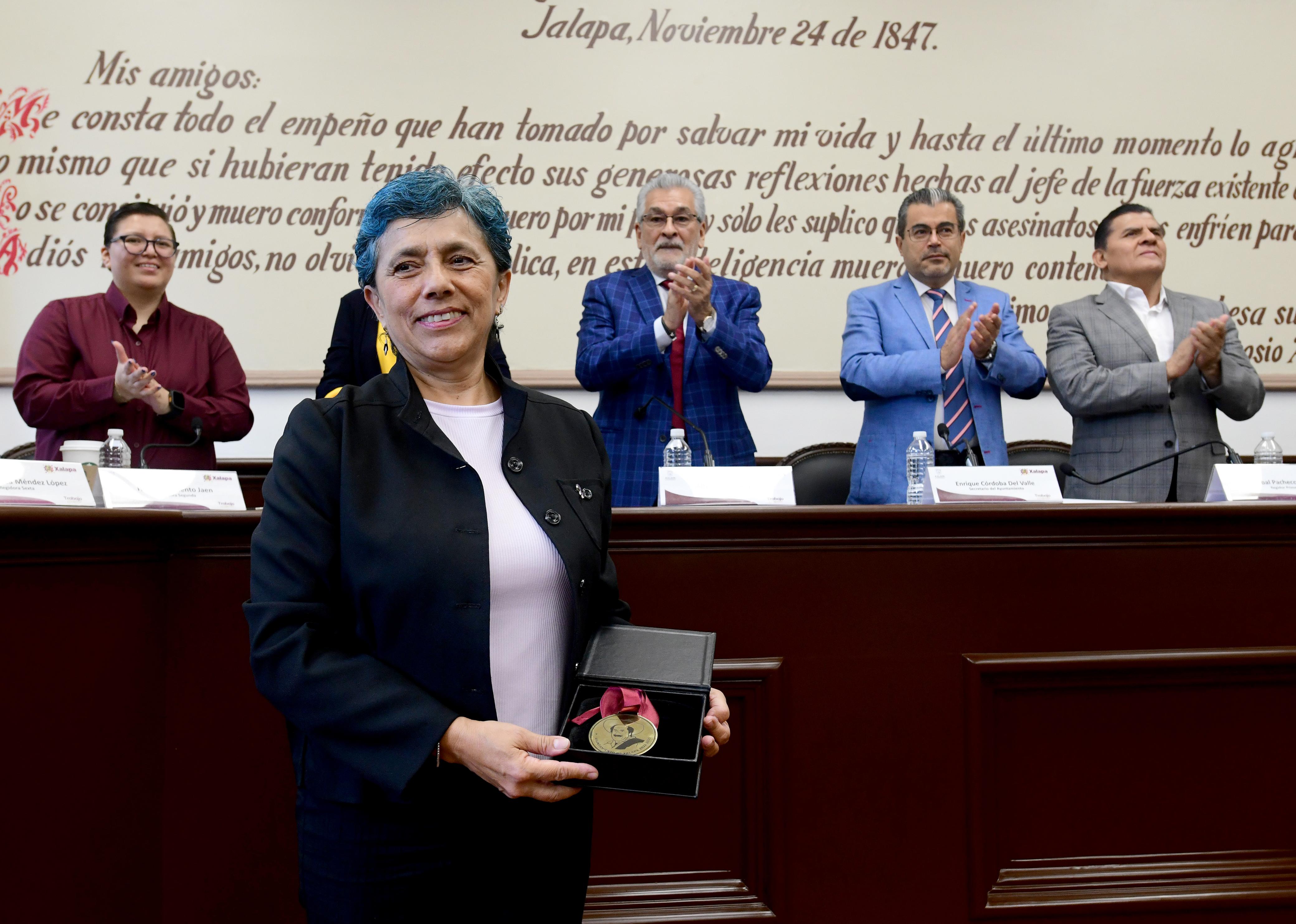 Cabildo entrega Medalla al Mérito Artístico a Gladys Villegas Morales
