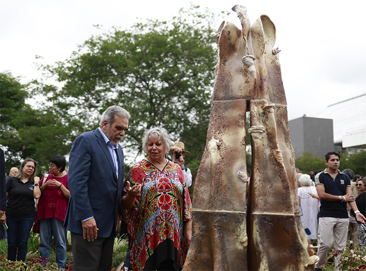 El Árbol de la Sabiduría representa y conmemora la historia de la UV