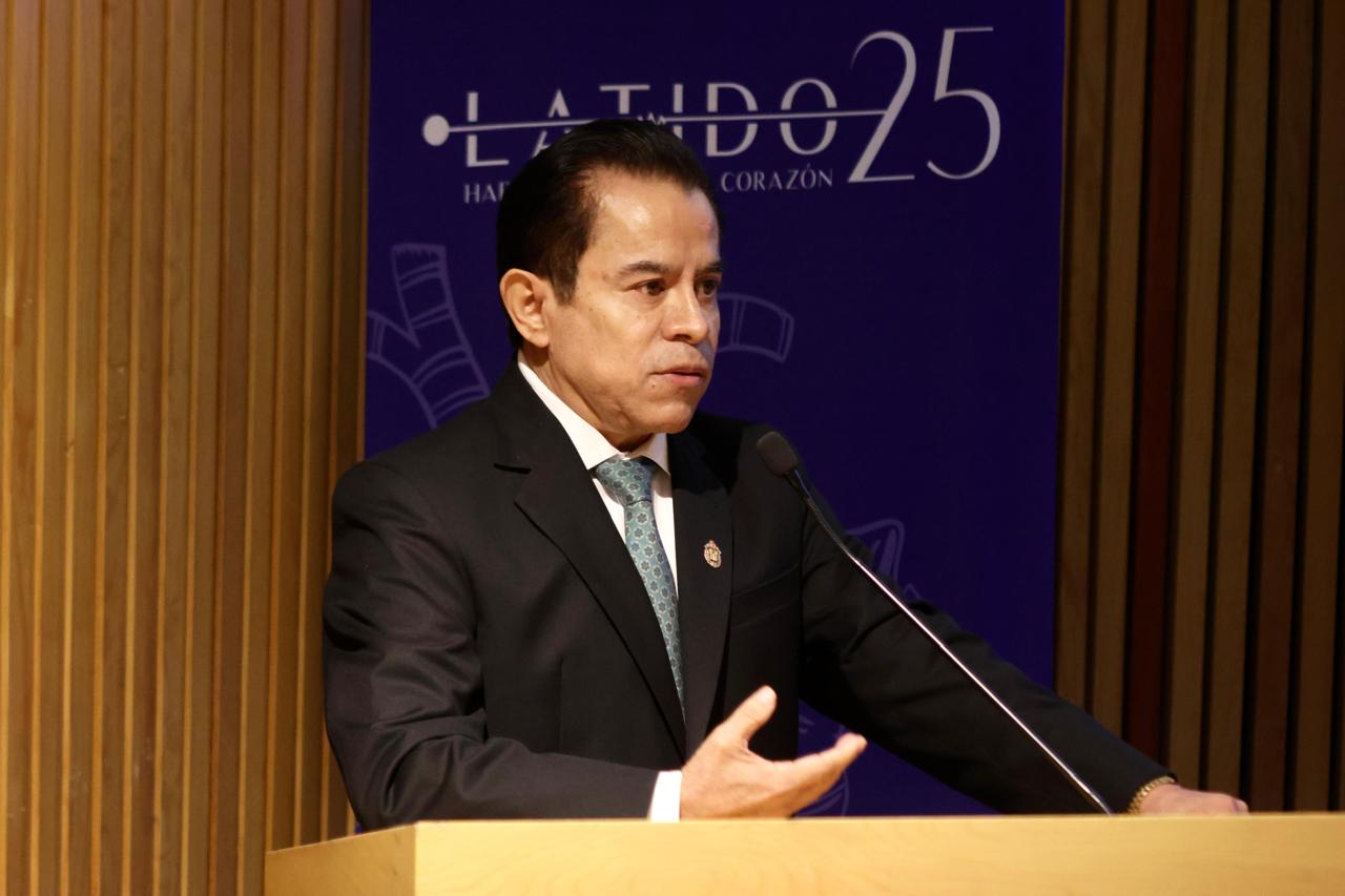 Reconocen trayectoria de Secretario de Salud de Veracruz por realizar primer trasplante de corazón