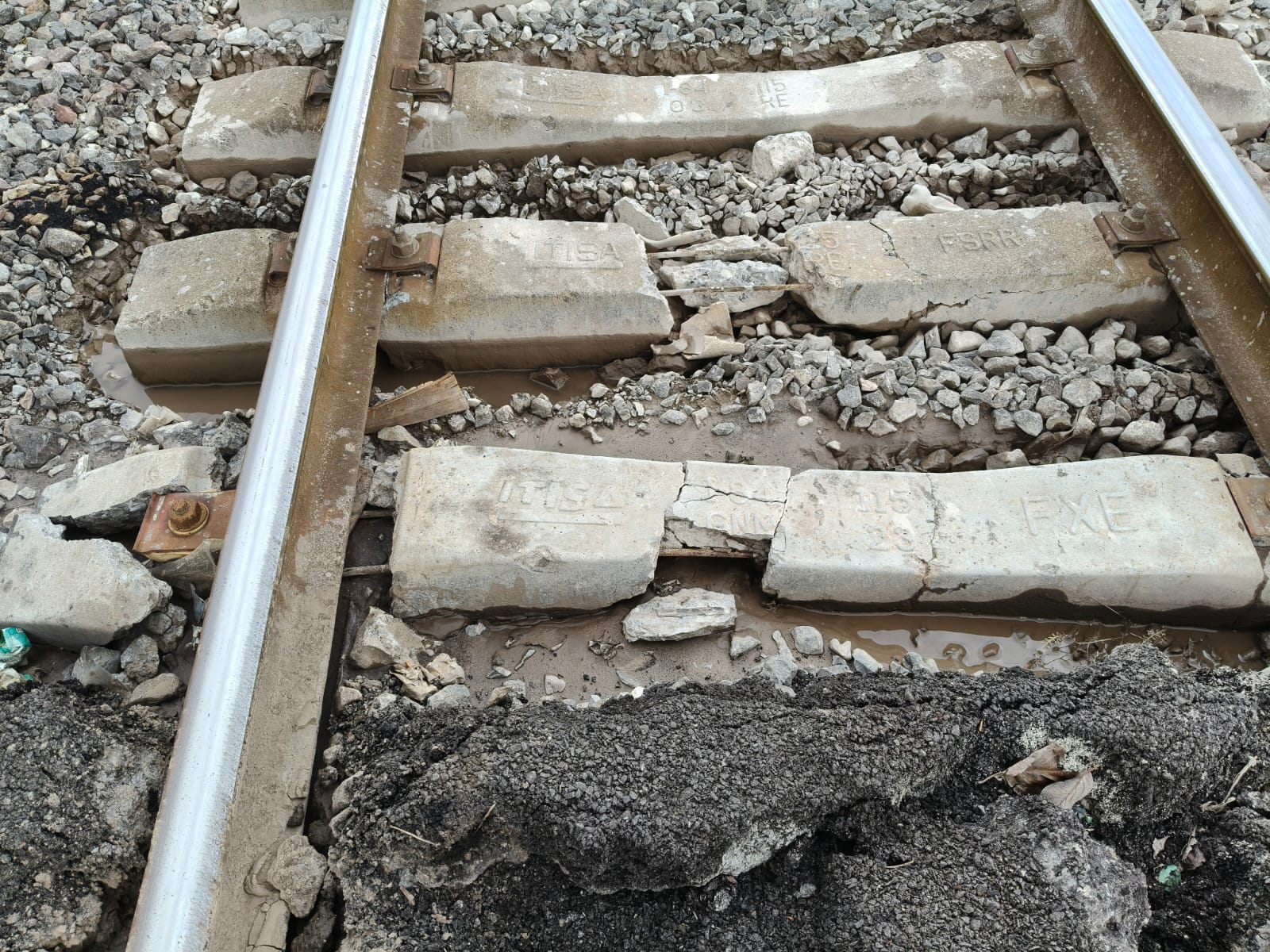 Riesgo de descarrilamiento en vías férreas de Orizaba por deterioro, alertan vecinos