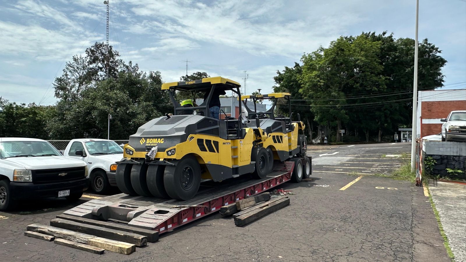SICT entrega trenes de pavimentación para obras de conservación en carreteras de Veracruz y EdoMex