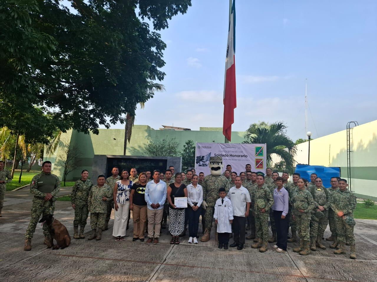 Nombran soldado honorario al niño Emiliano Vázquez Bracamontes en el Hospital Militar de Zona La Boticaria