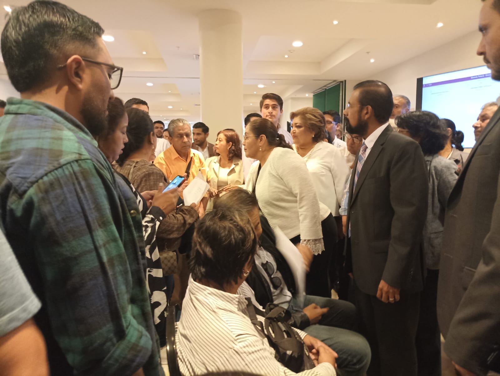Anuncia SEV diez mil cambios de centros de trabajo de docentes en Veracruz