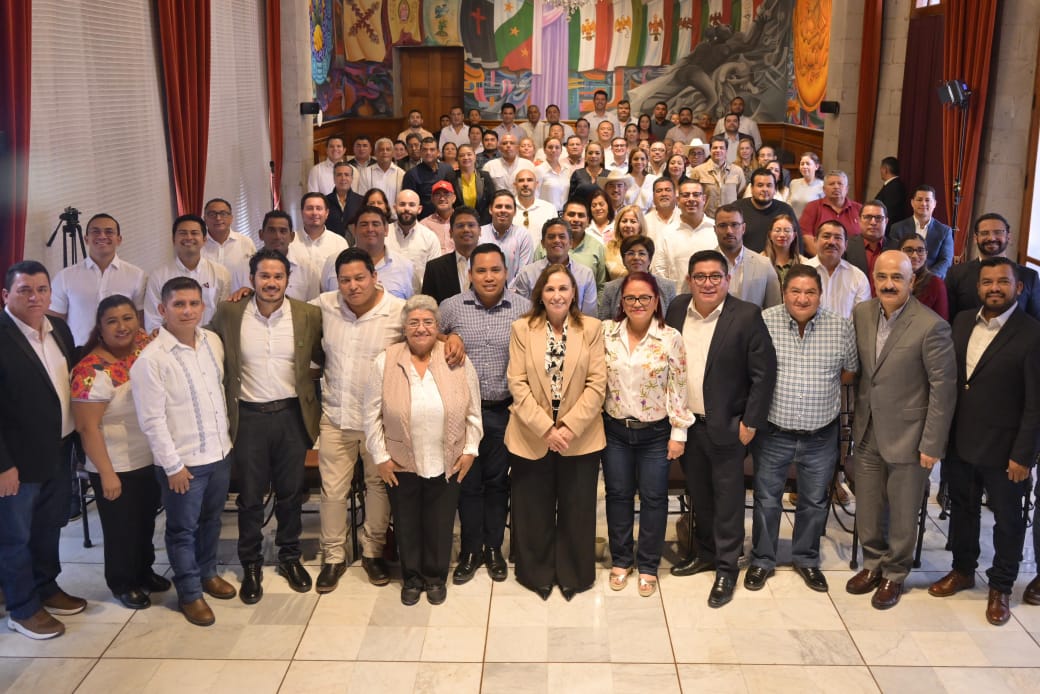 Alcaldes electos de Morena y PVEM se reúnen con la gobernadora Rocío Nahle