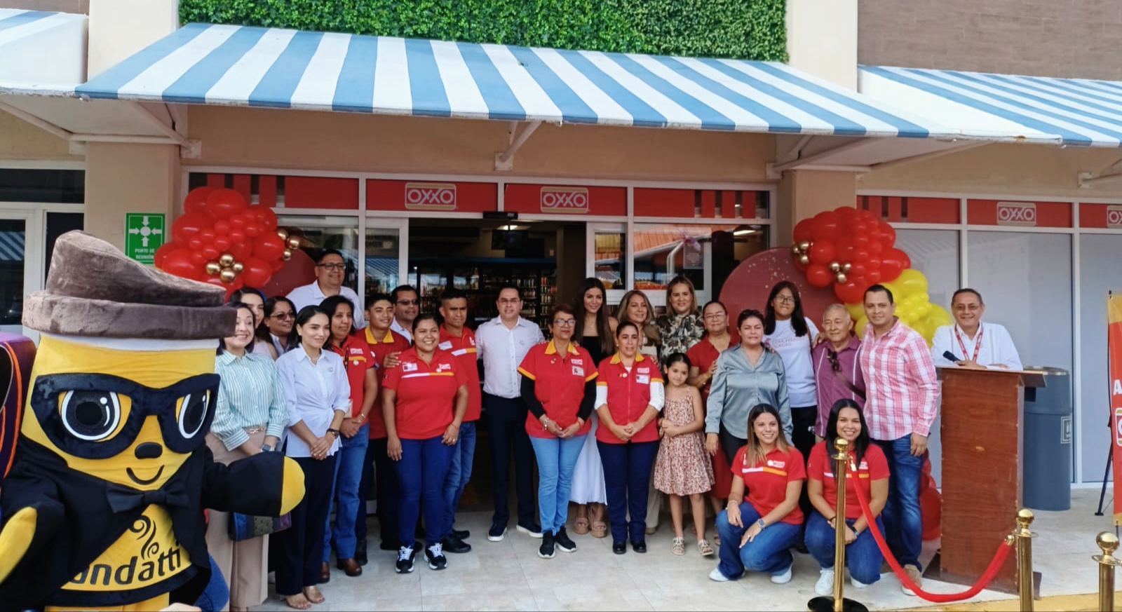OXXO abre la primera tienda inclusiva en el estado en la plaza Santa Ana de Boca del Río