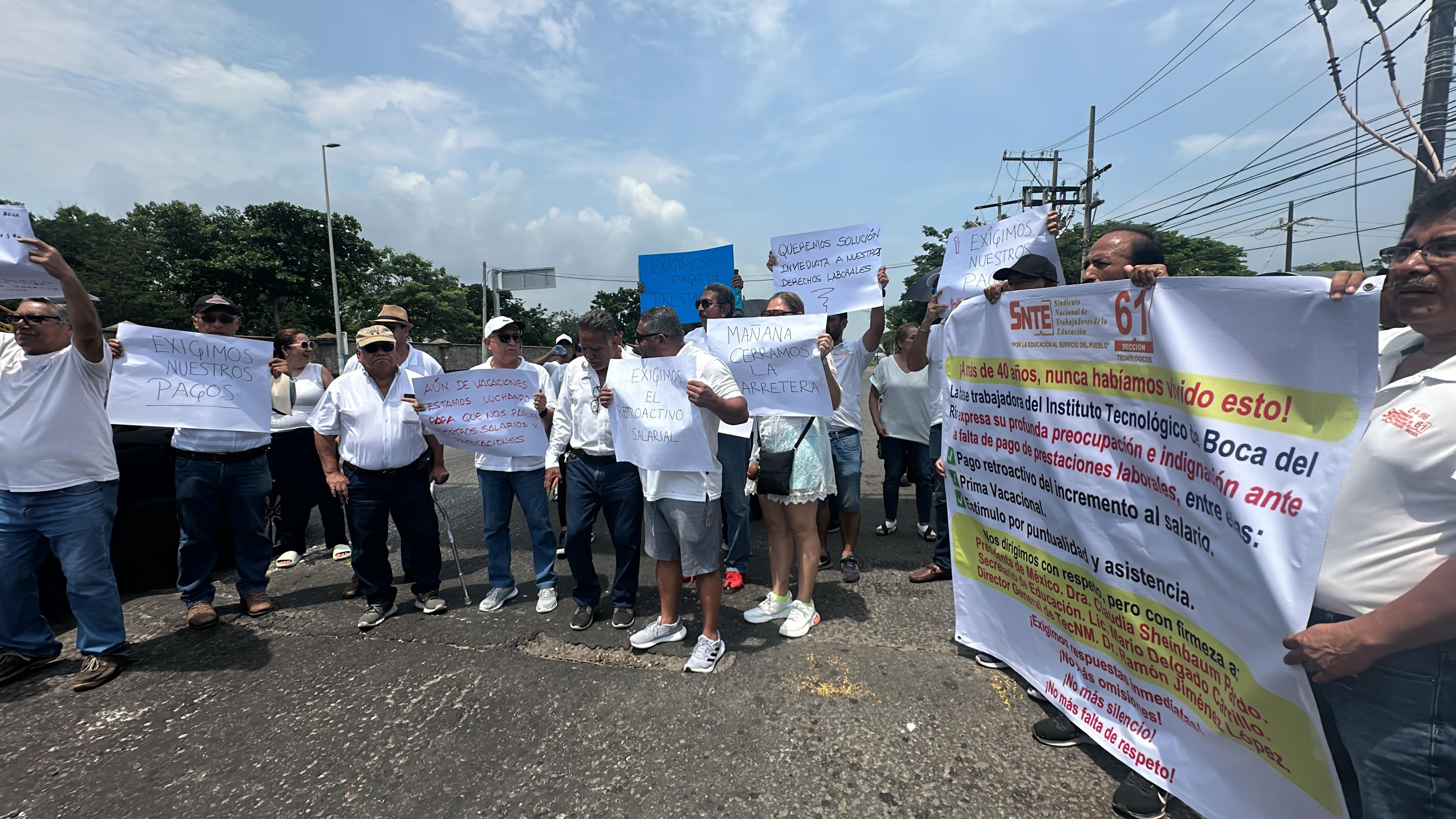 Continúan las protestas en el Tecnológico de Boca del Río por la falta de pagos a trabajadores