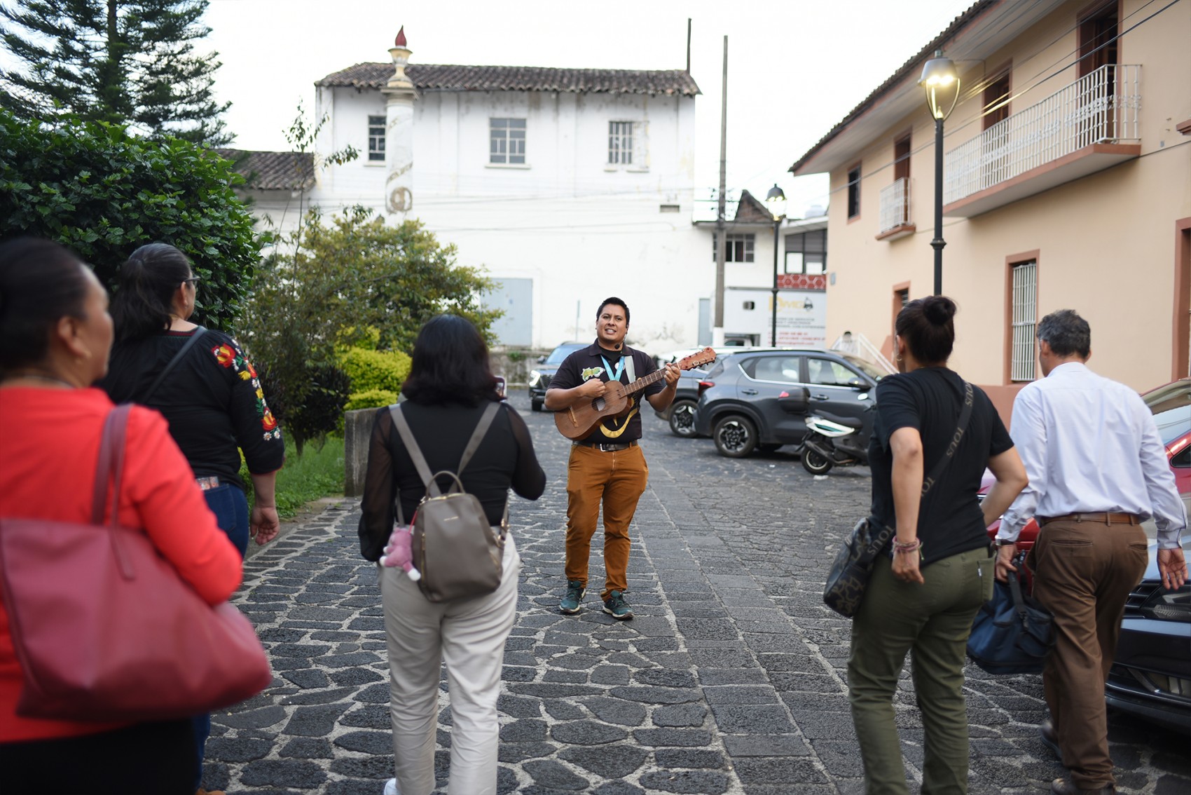 Que el visitante venga, se enamore y regrese, labor del guía de turistas certificado: Pedro Santiago