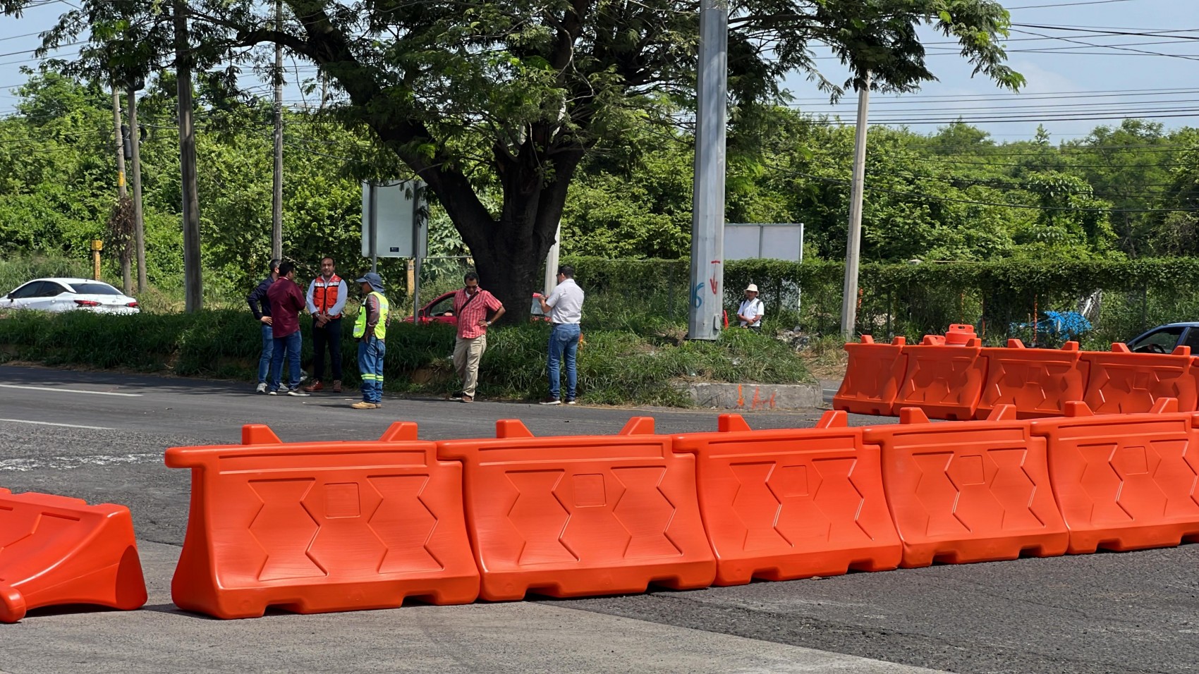 Bloquean la carretera federal Veracruz-Xalapa por falsas promesas de constructora