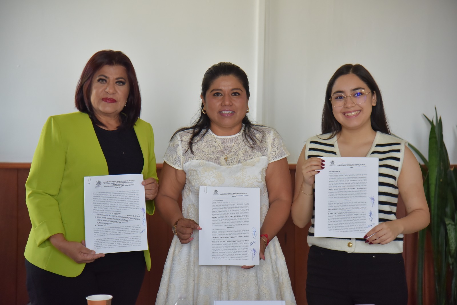 Presenta Comisión la terna para elegir acreedor a la Medalla al Mérito Ambiental