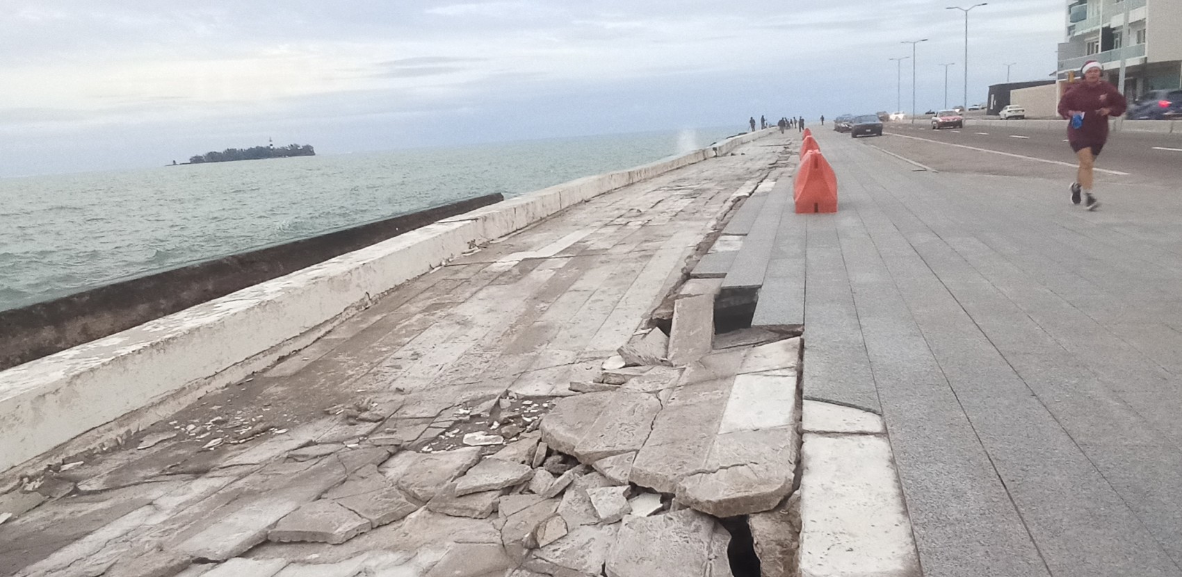 SIOP atenderá socavón en el bulevar Ávila Camacho en Boca del Río: Unánue