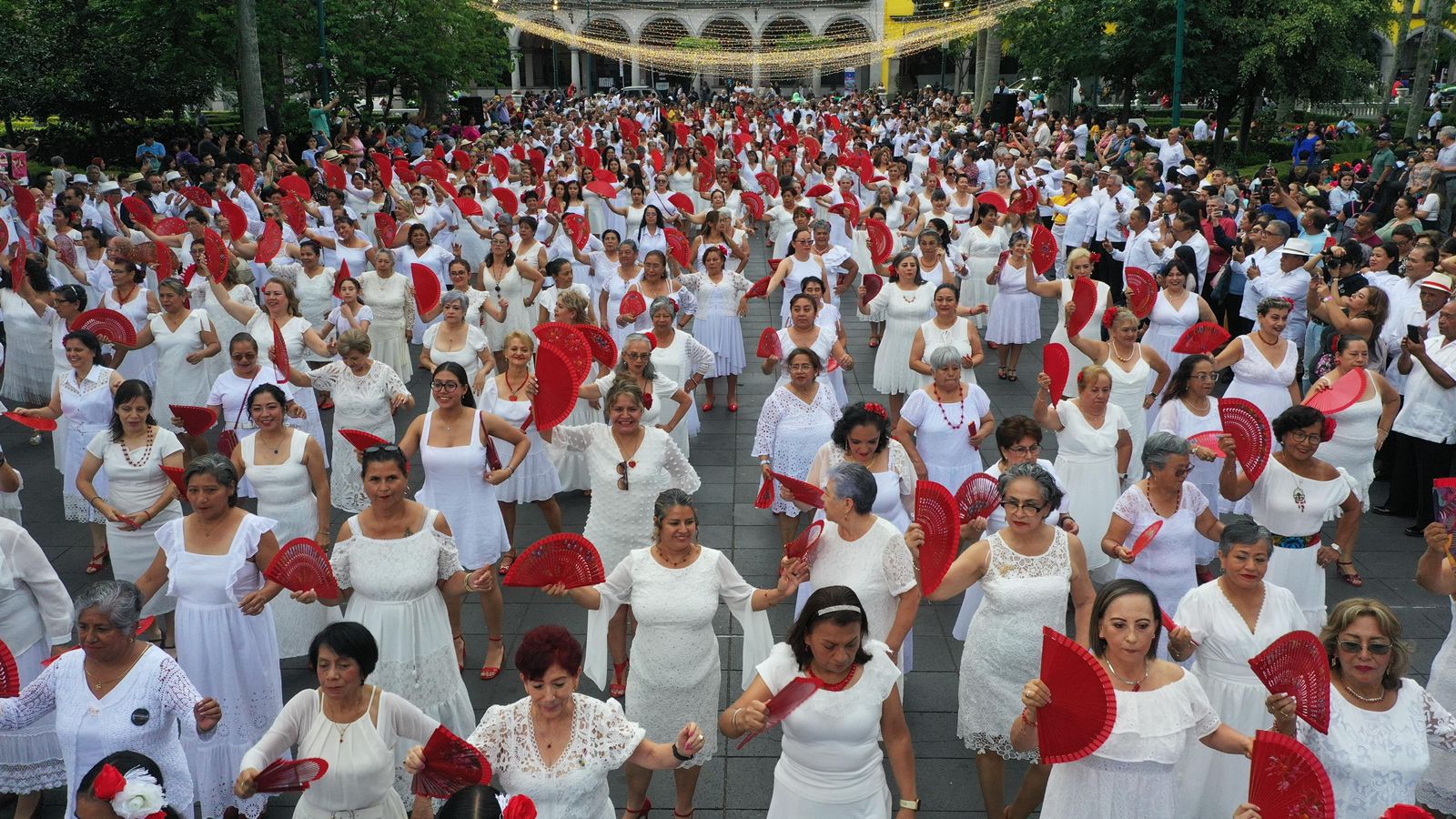 Inicia Festival Nacional Danzoneando en Xalapa