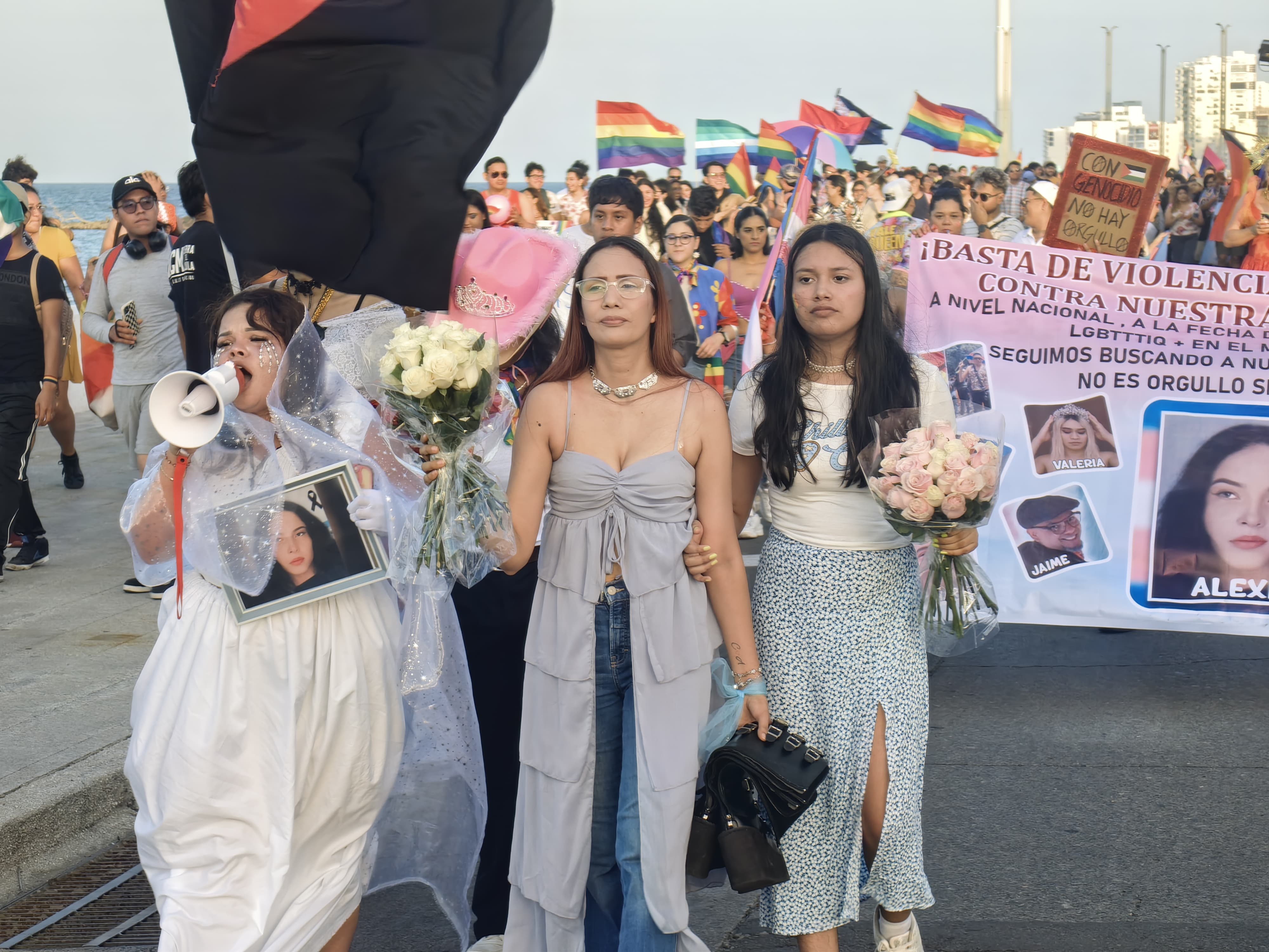 Alto a los crímenes de odio en Veracruz, demanda la comunidad LGBTQ+ en la marcha del Orgullo en la zona conurbada