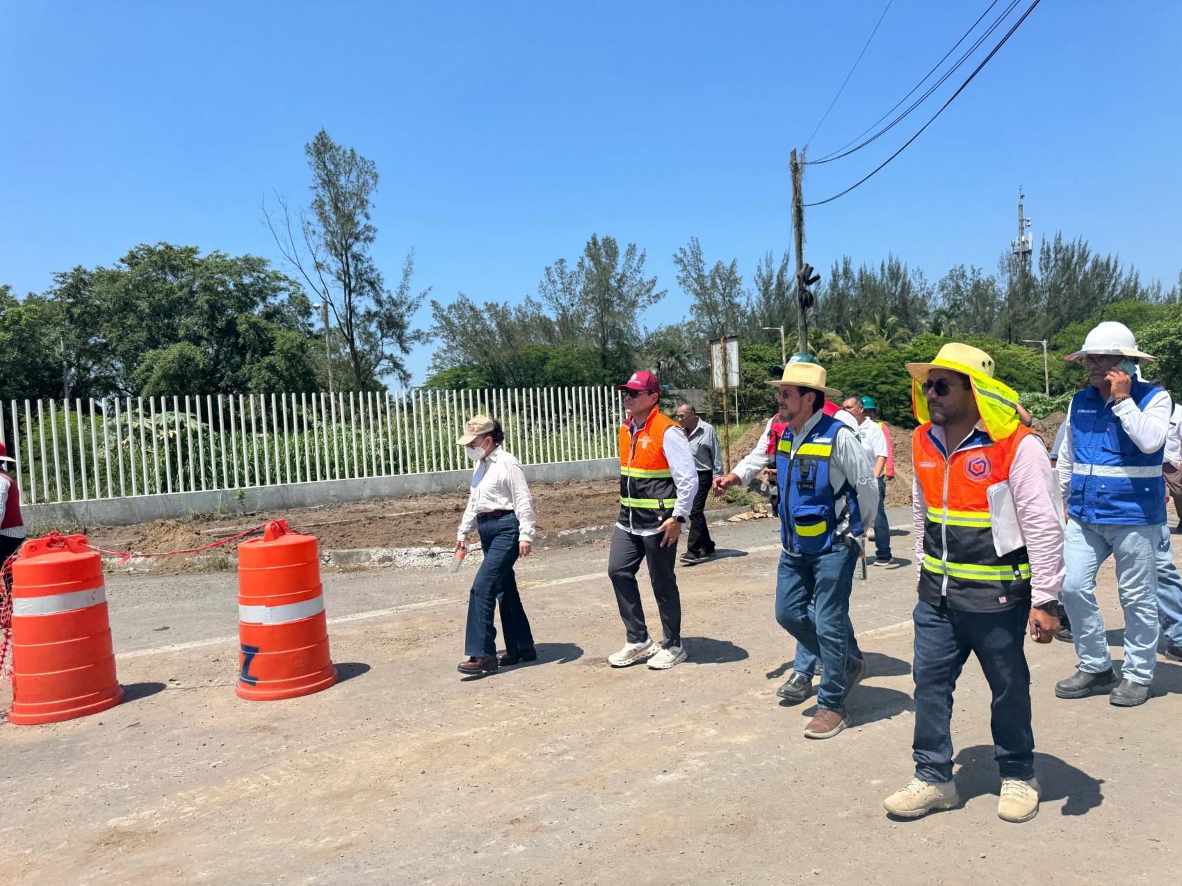 Supervisan construcción del distribuidor vial de acceso al puerto de Veracruz