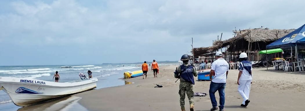 Repunta la llegada de turistas a la playa de Chachalacas para disfrutar del mar y la gastronomía este verano