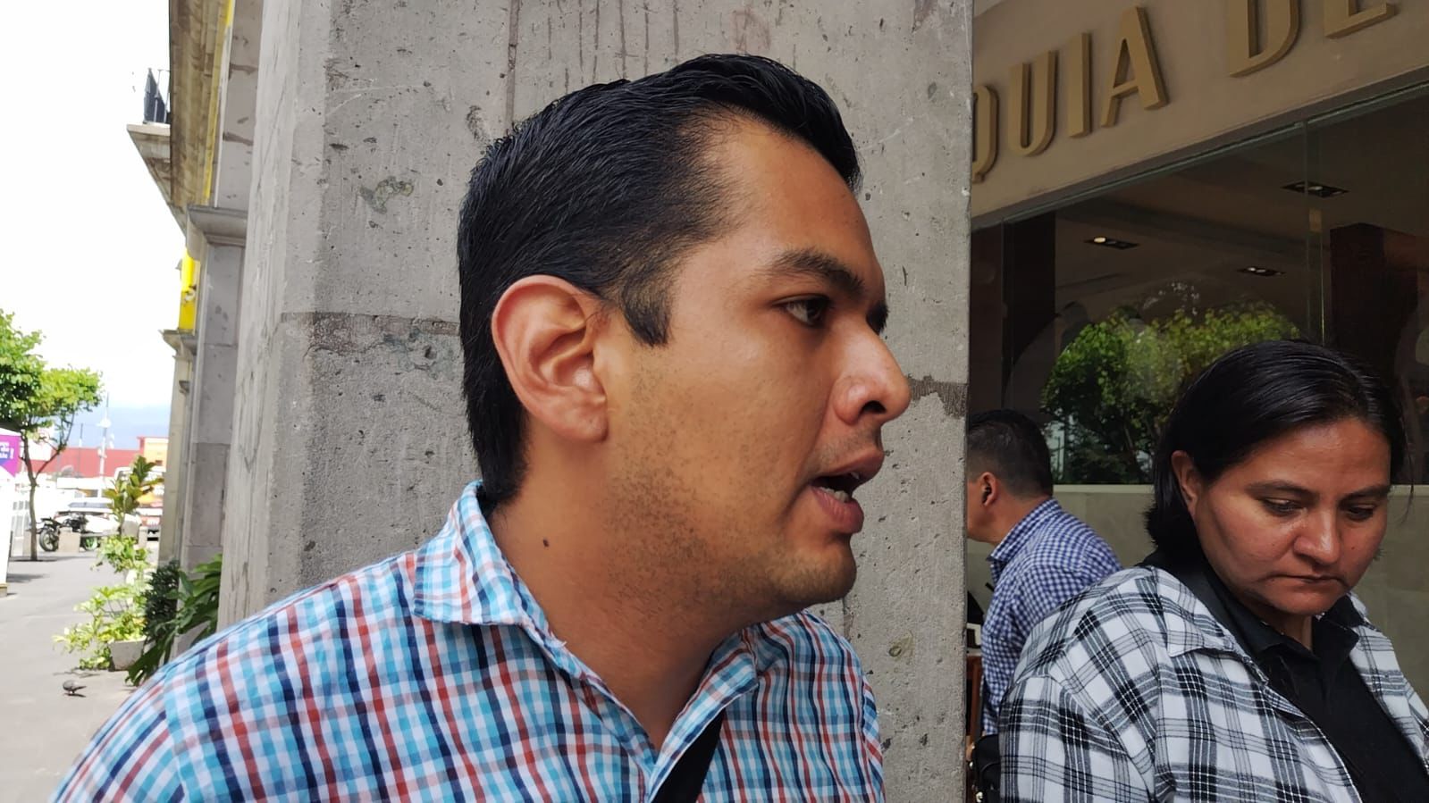 Padre denuncia riesgo para su hija tras orden judicial de entregarla a su madre, pese a denuncia por abuso