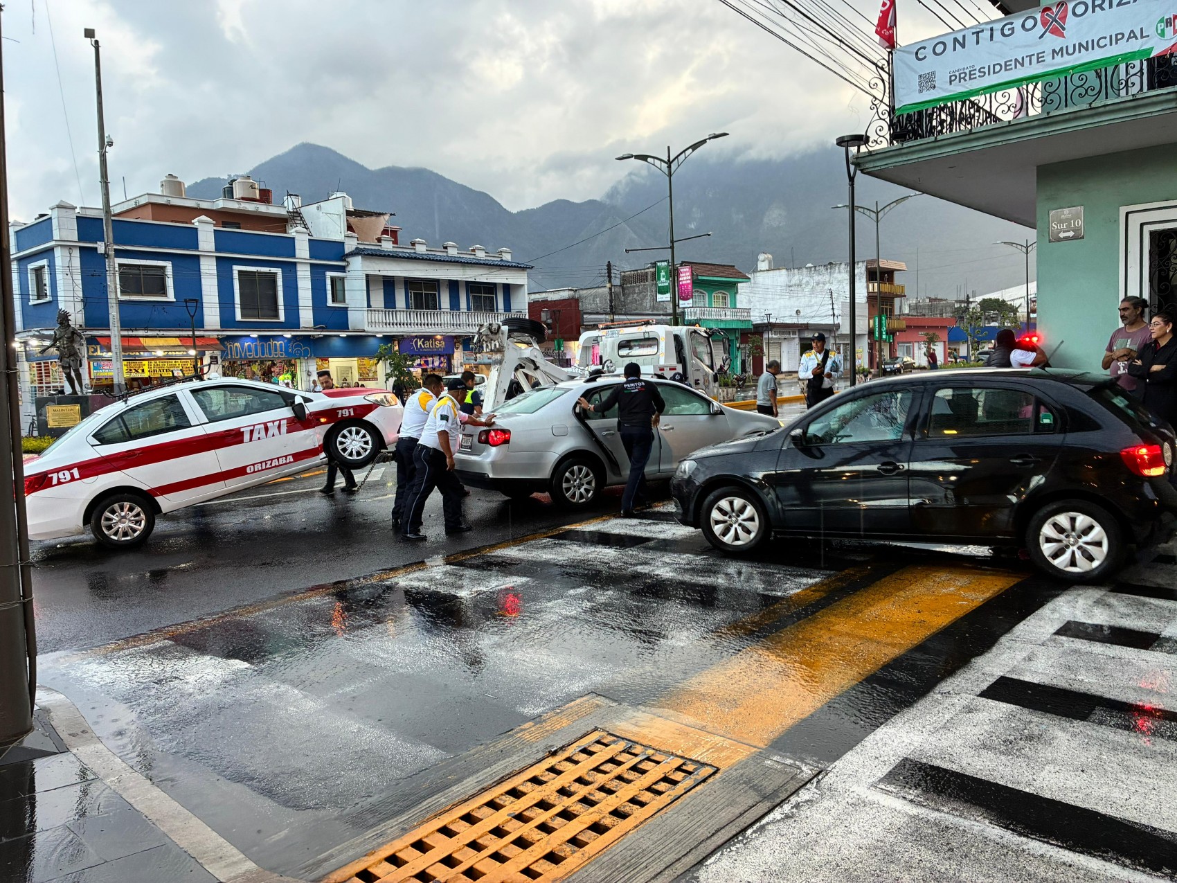 Otro accidente más en la glorieta de Sur 10, en Orizaba