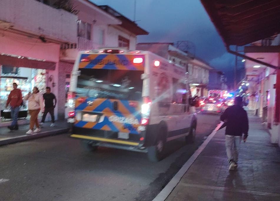 Joven resulta herido al caer al río Orizaba desde un puente