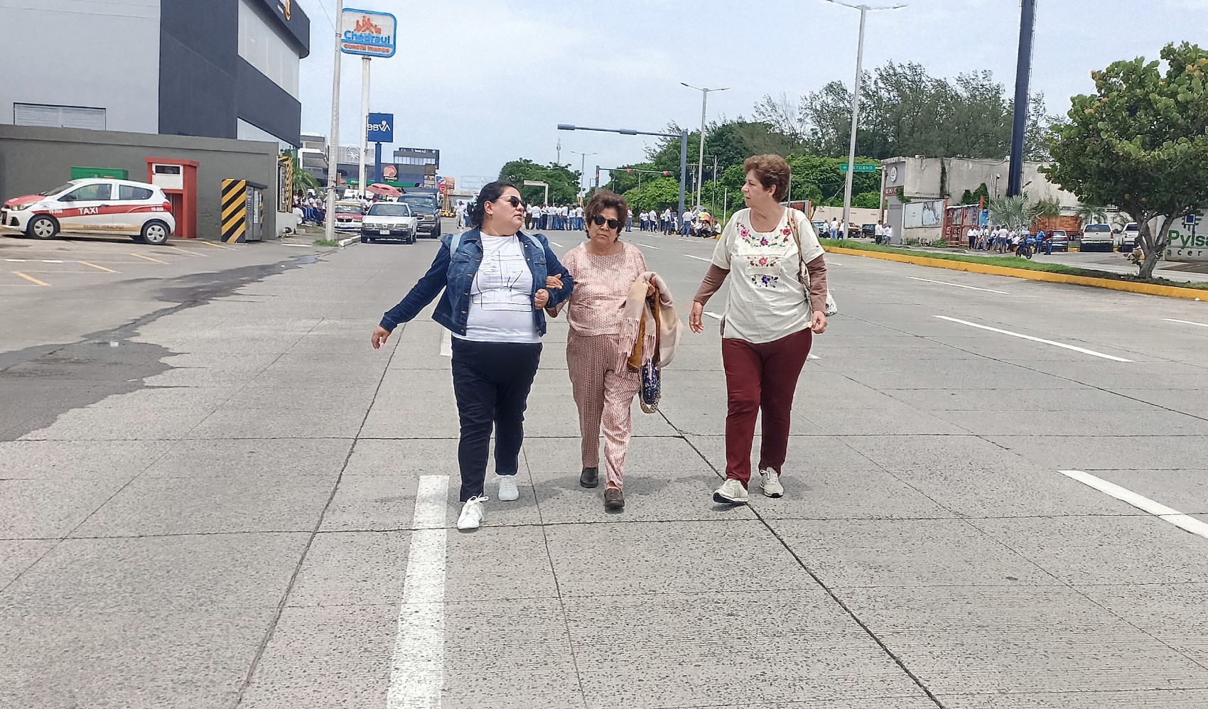 Resultan perjudicados terceros por el bloqueo taxista en Veracruz