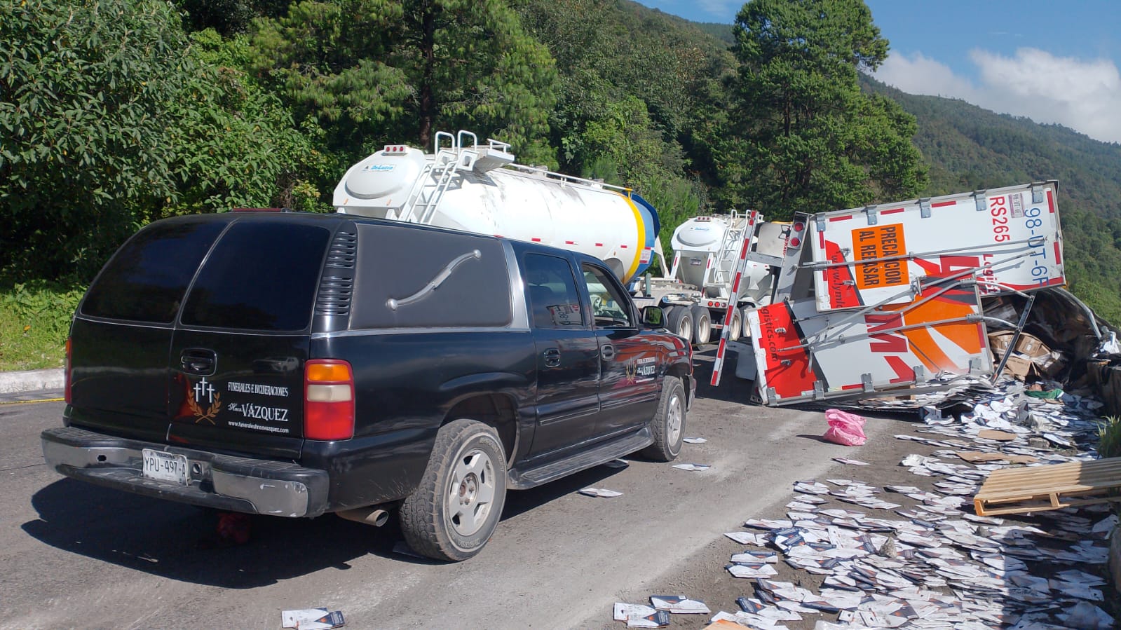 Trailero muere en volcadura en las cumbres de Maltrata