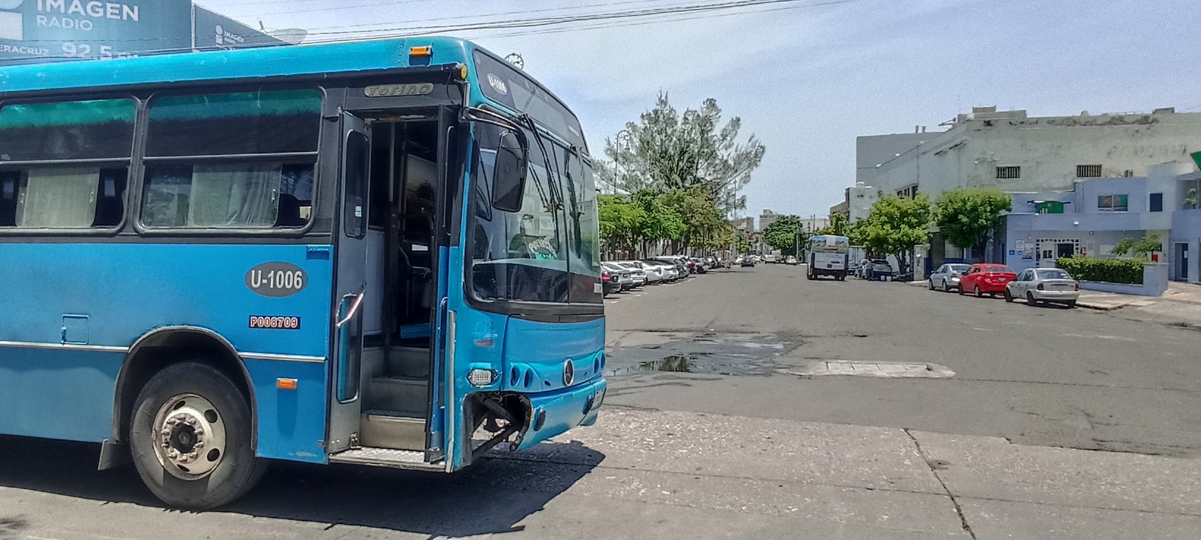Operadores ponen en riesgo a pasajeros al protagonizar percance en el Centro de Veracruz