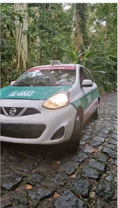 Ciudadana denuncia agresión de taxista en Xalapa; unidad no portaba placas y aumentó tarifa acordada
