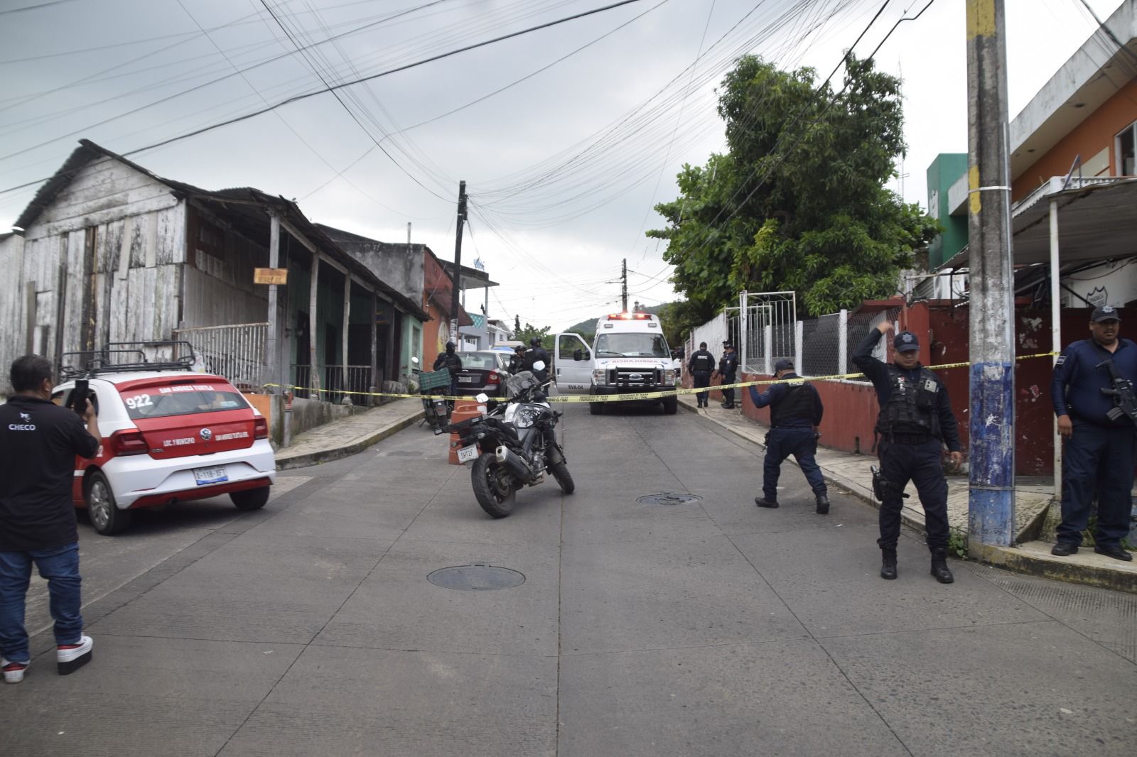 Les disparan al salir del cereso de San Andrés Tuxtla, muere un hombre