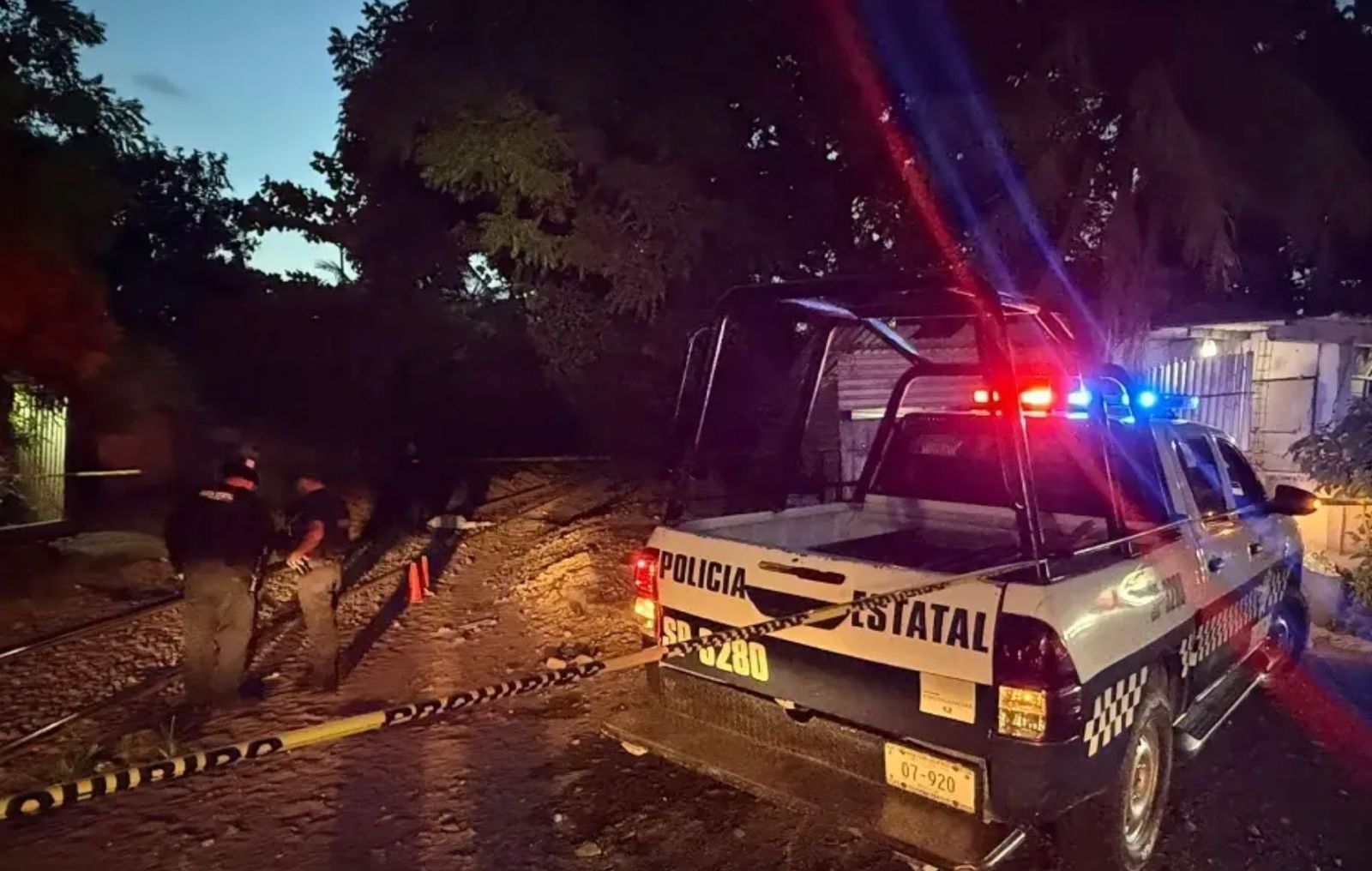 Máquina de mantenimiento ferroviario atropella y mata a joven en Veracruz
