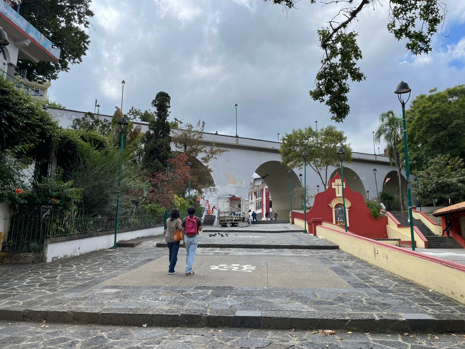 Analizan colocar malla de protección al puente de Xallitic