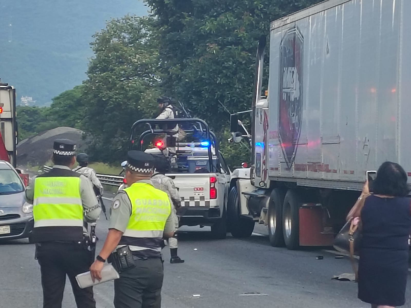 Tráiler provoca carambola en la autopista 150D Orizaba-Puebla