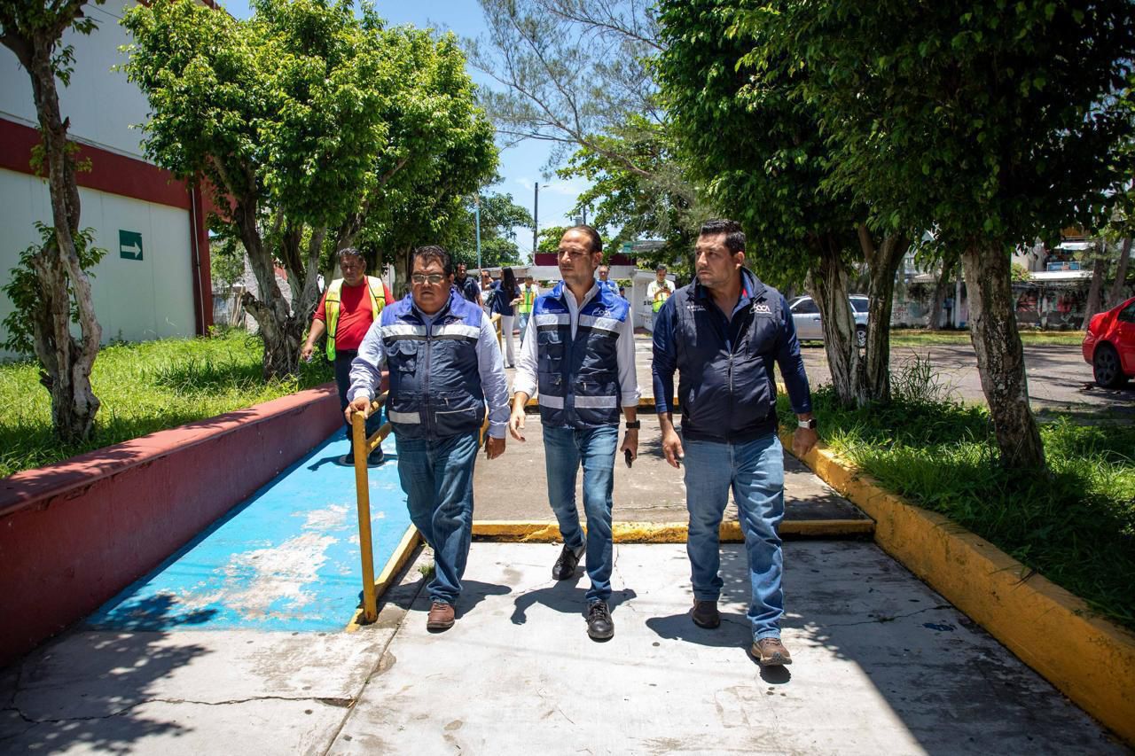 Alcalde JM Unánue supervisa la construcción de dos canchas de fútbol en el CBTIS 190