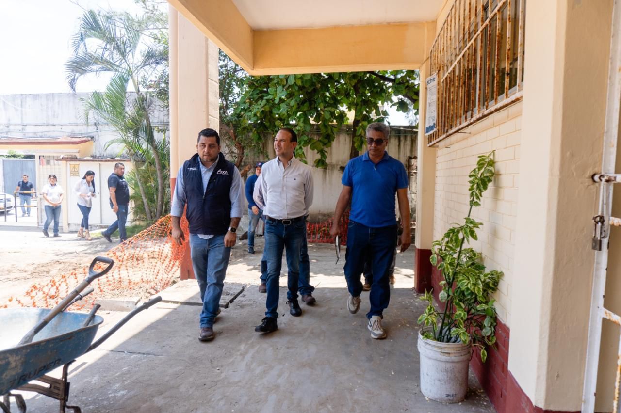 Alcalde JM Unánue reafirma su compromiso con la educación y el deporte en Boca del Río