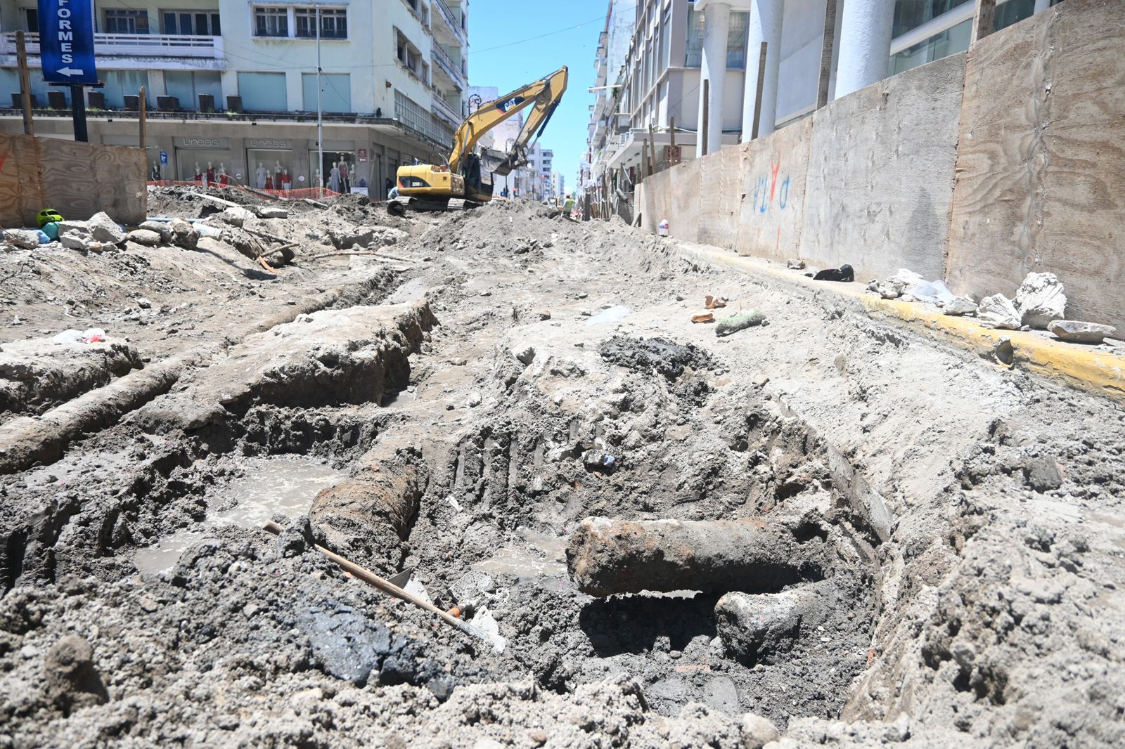 Hallan dos cañones más en obras del Centro Histórico de Veracruz